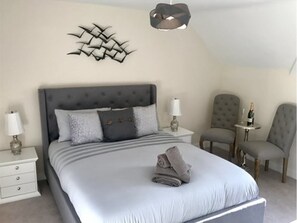Apartment, 2 Bedrooms | 2 bedrooms, free WiFi, bed sheets - Courtyard Cottage (Oxford)