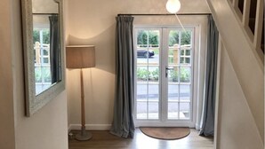 Hallway - Courtyard Cottage (Oxford)