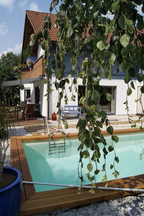 Hồ bơi ngoài trời 