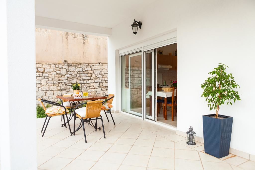 Apartment, 1 Bedroom, Terrace | Soundproofing, free WiFi, bed sheets