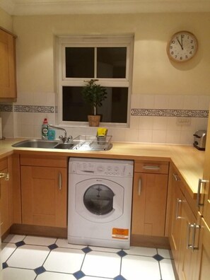 Apartment, 2 Bedrooms | Private kitchen