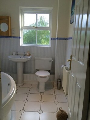 Apartment, 2 Bedrooms | Bathroom