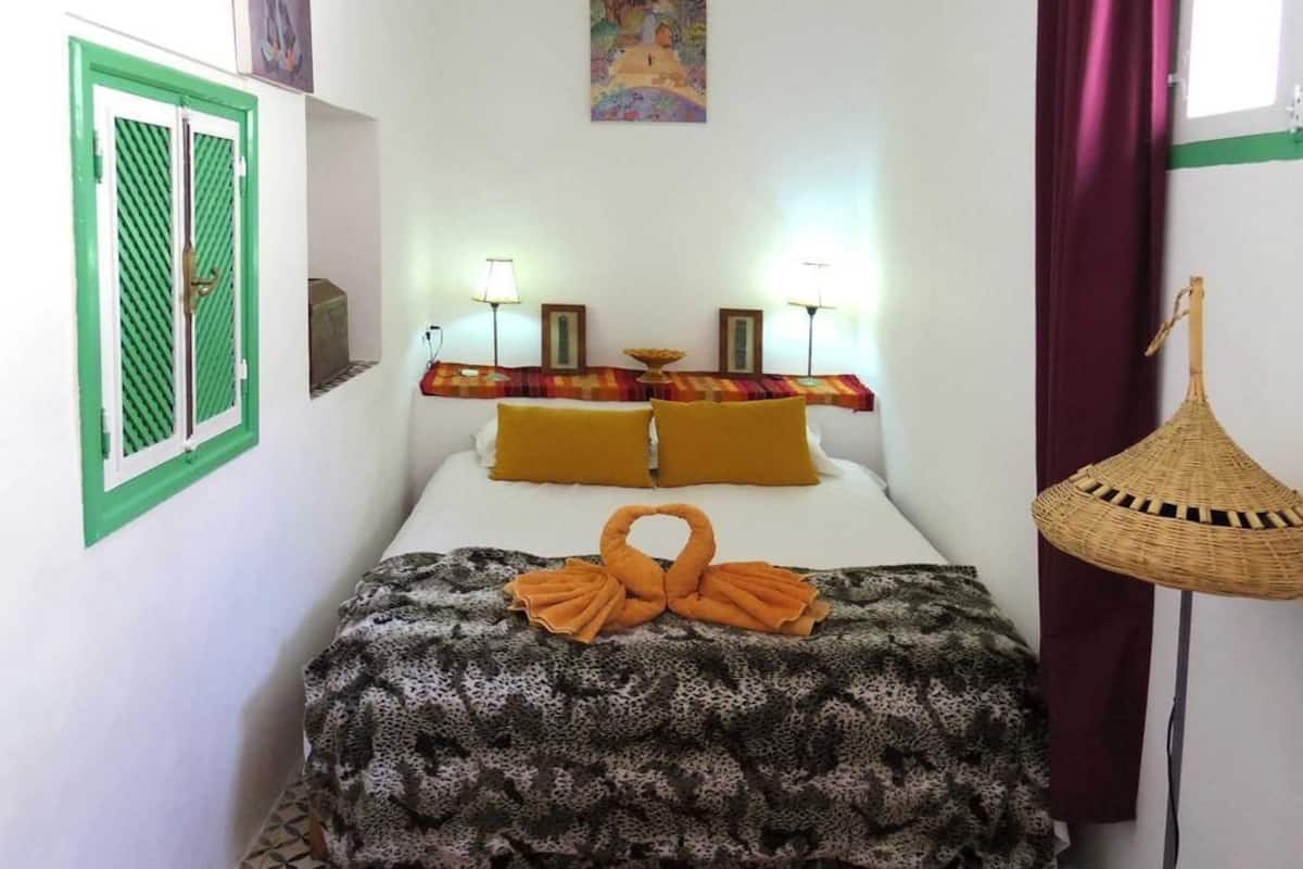 6 chambres, lits bébé (gratuits), Wi-Fi gratuit, draps fournis
