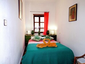 6 多间卧室、免费婴儿床、免费 WiFi、床单