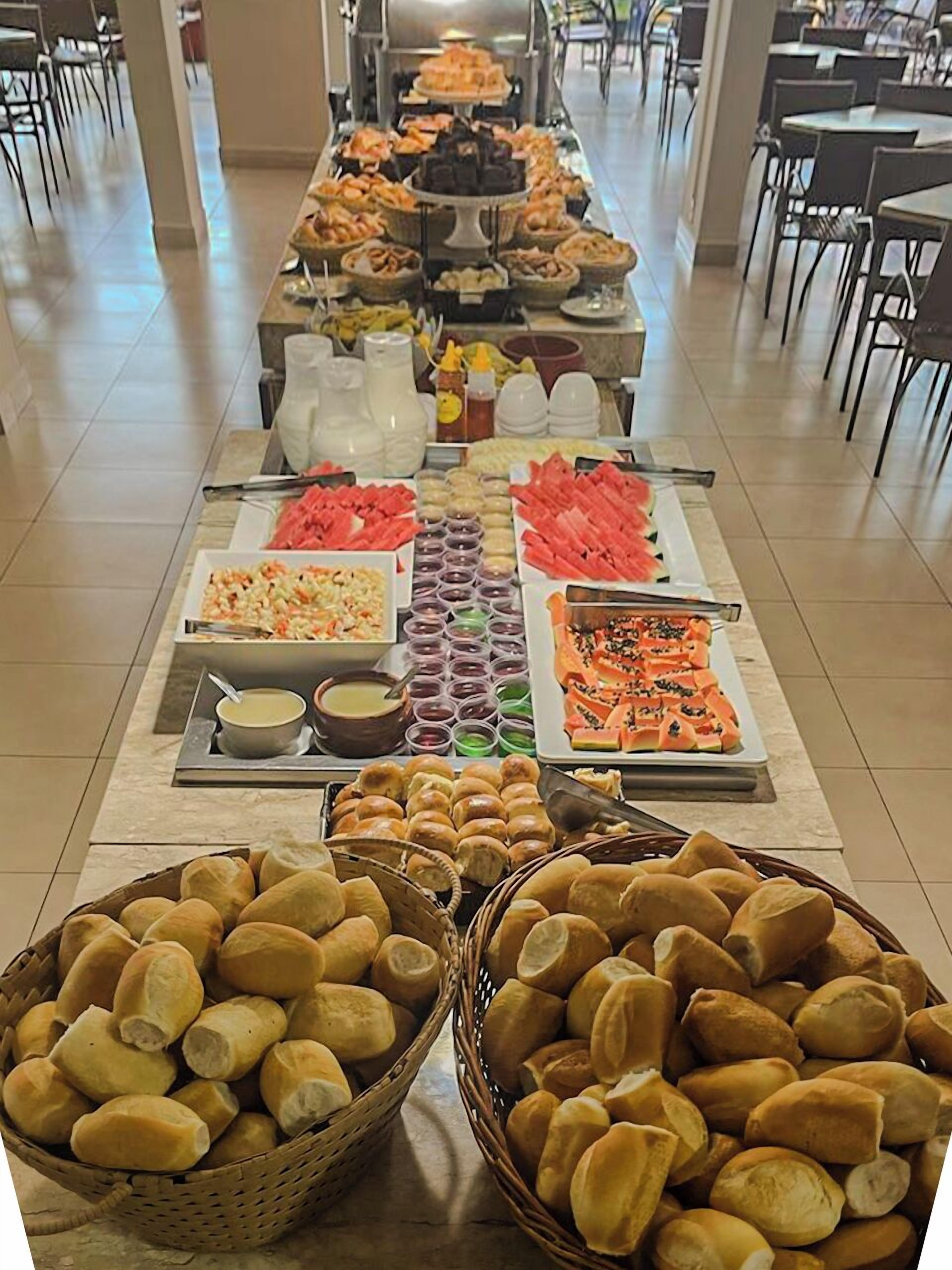 free daily english breakfast