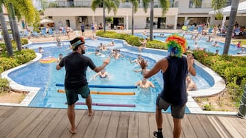 5 piscinas internas, piscina externa, guarda-sóis, espreguiçadeiras