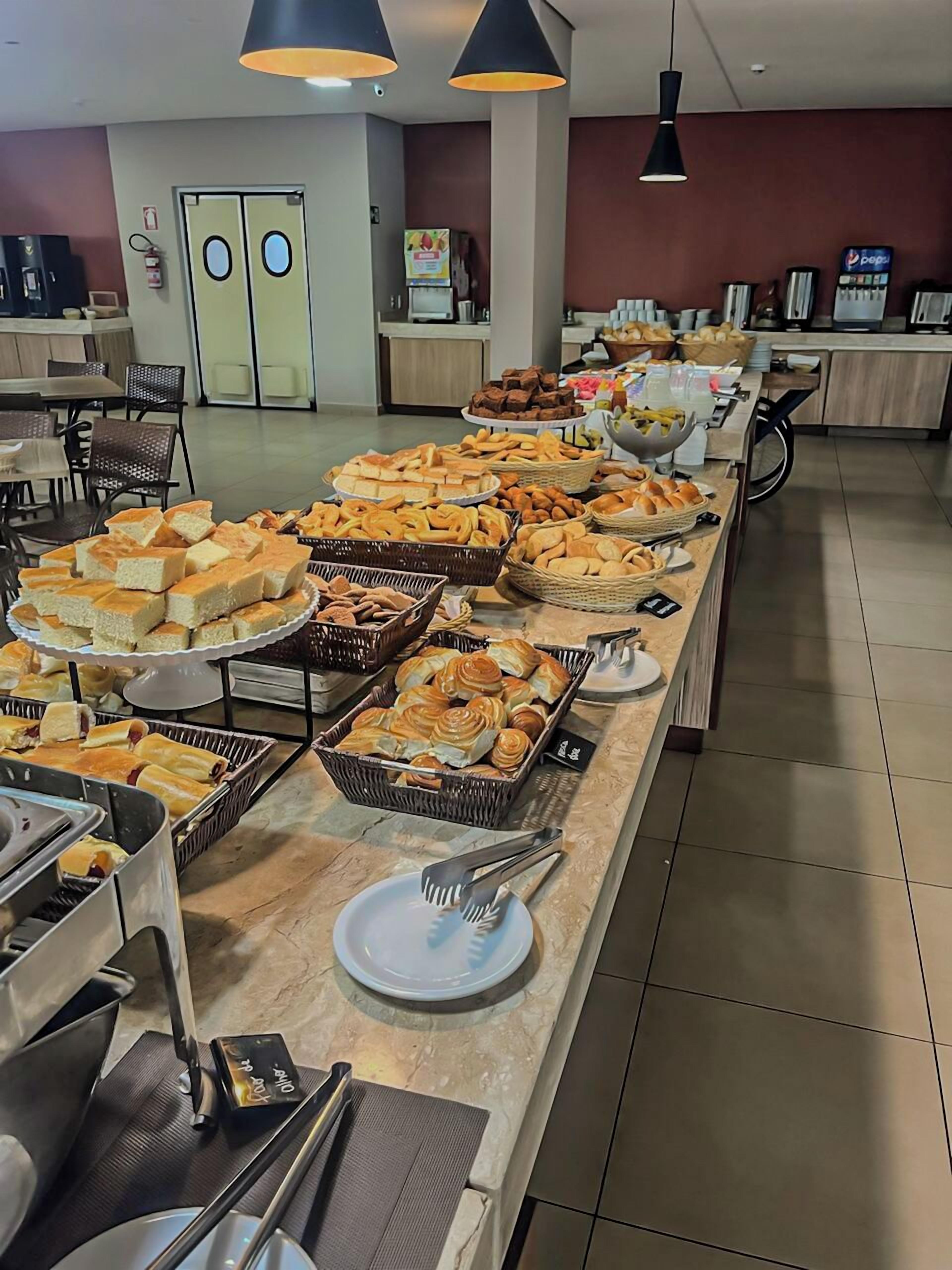 free daily english breakfast