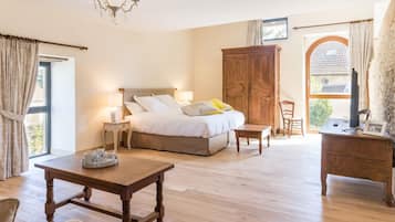1 bedroom, premium bedding, individually decorated