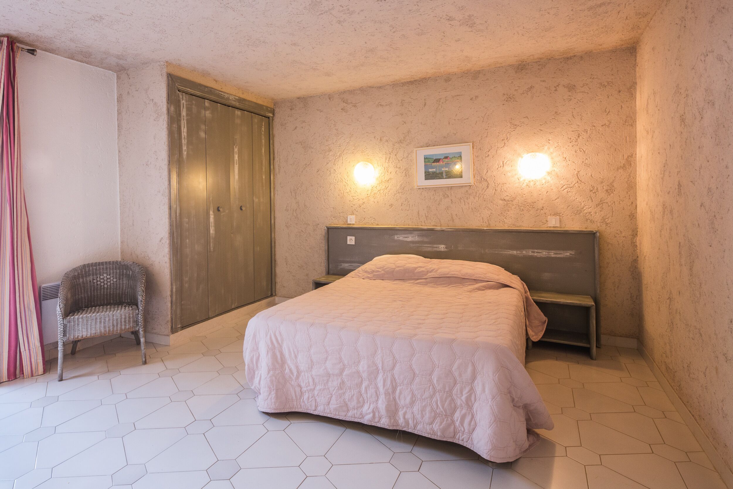 شقة (F5) | بديكورات فريدة لكل غرفة وطراز فريد لكل وحدة وتجهيزات عازلة للصوت