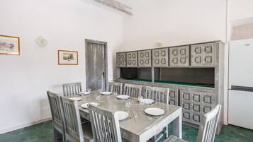 Apartment (F5) | Eigene Küche | Großer Kühlschrank, Mikrowelle, Ofen, Herdplatte