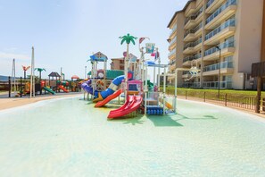 6 indoor pools, outdoor pool, sun loungers - Ilhas do Lago Eco Resort by WAM Experience (Caldas Novas)