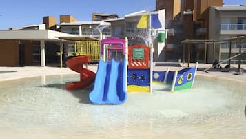 Área de juegos infantiles al aire libre