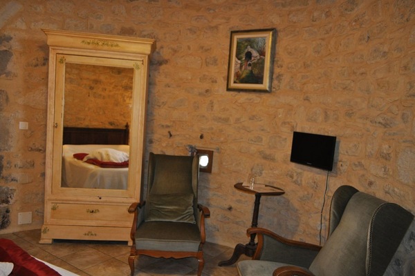 Double Room, Valley View (Hellebore) | Egyptian cotton sheets, premium bedding, desk, soundproofing