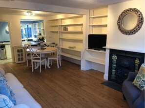 House, 2 Bedrooms | Living area | Flat-screen TV - Jericho Street House (Oxford)