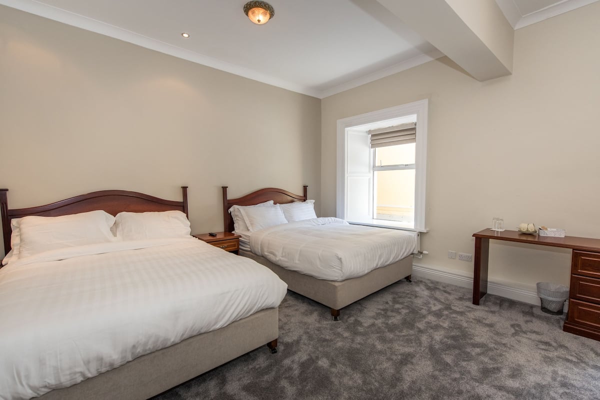 superior triple room | 1 bedroom, individually decorated, individually furnished, desk