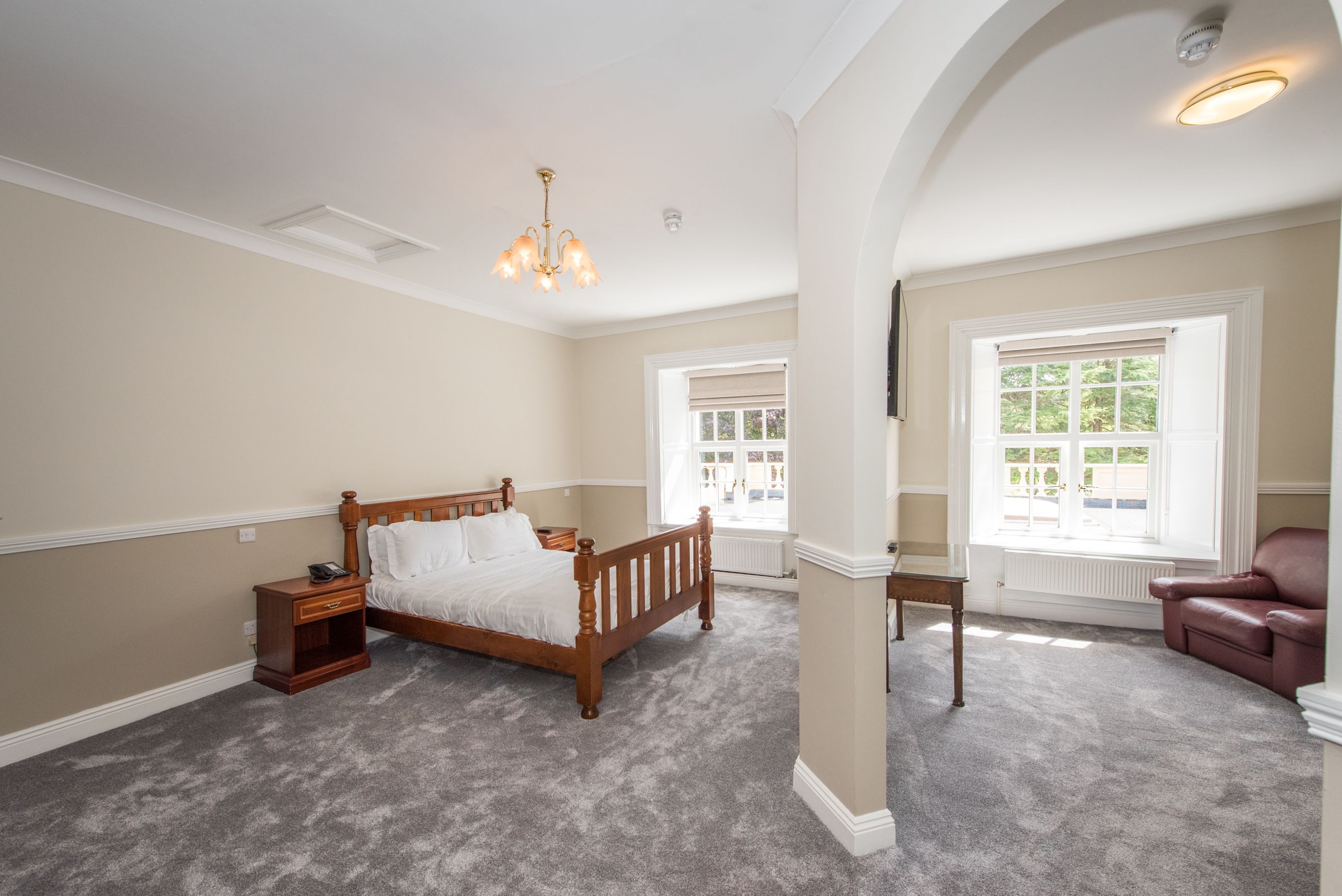 1 bedroom, individually decorated, individually furnished, desk