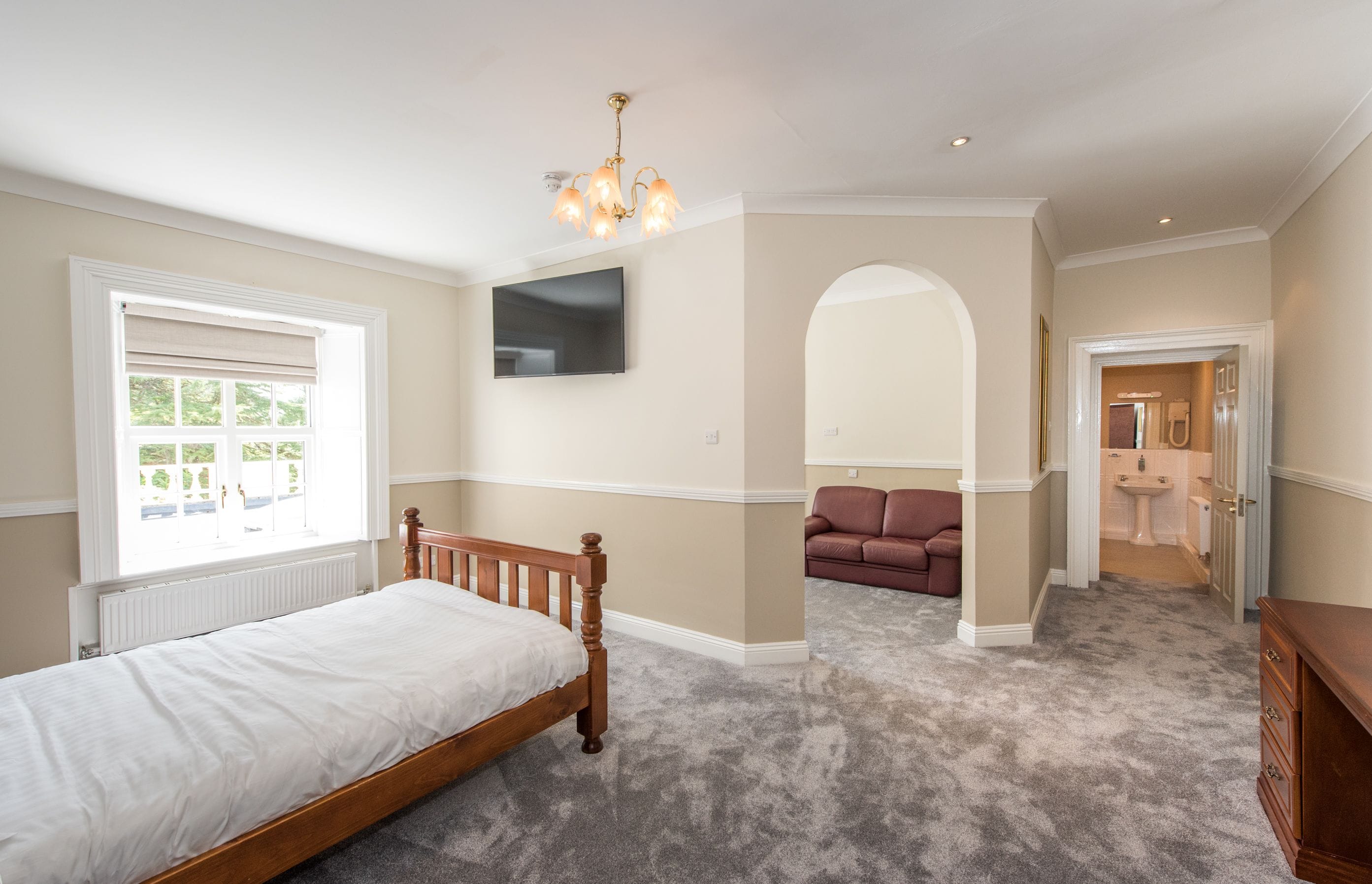 1 bedroom, individually decorated, individually furnished, desk