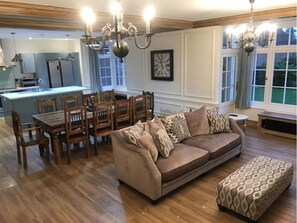 独立别墅, 5 间卧室 | 起居区 | 平板电视