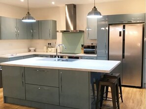 独立别墅, 5 间卧室 | 私人厨房 | 冰箱、微波炉、烤箱、炉灶