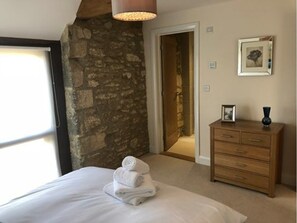 3 bedrooms, free WiFi, bed sheets - Middle Barn (Oxford)