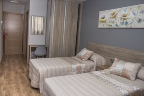 Twin Room | In-room safe, soundproofing, free cots/infant beds, rollaway beds