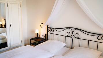 Daunenbettdecken, Zimmersafe, kostenloses WLAN, Bettwäsche