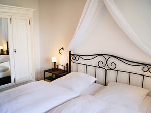 Daunenbettdecken, Zimmersafe, kostenloses WLAN, Bettwäsche