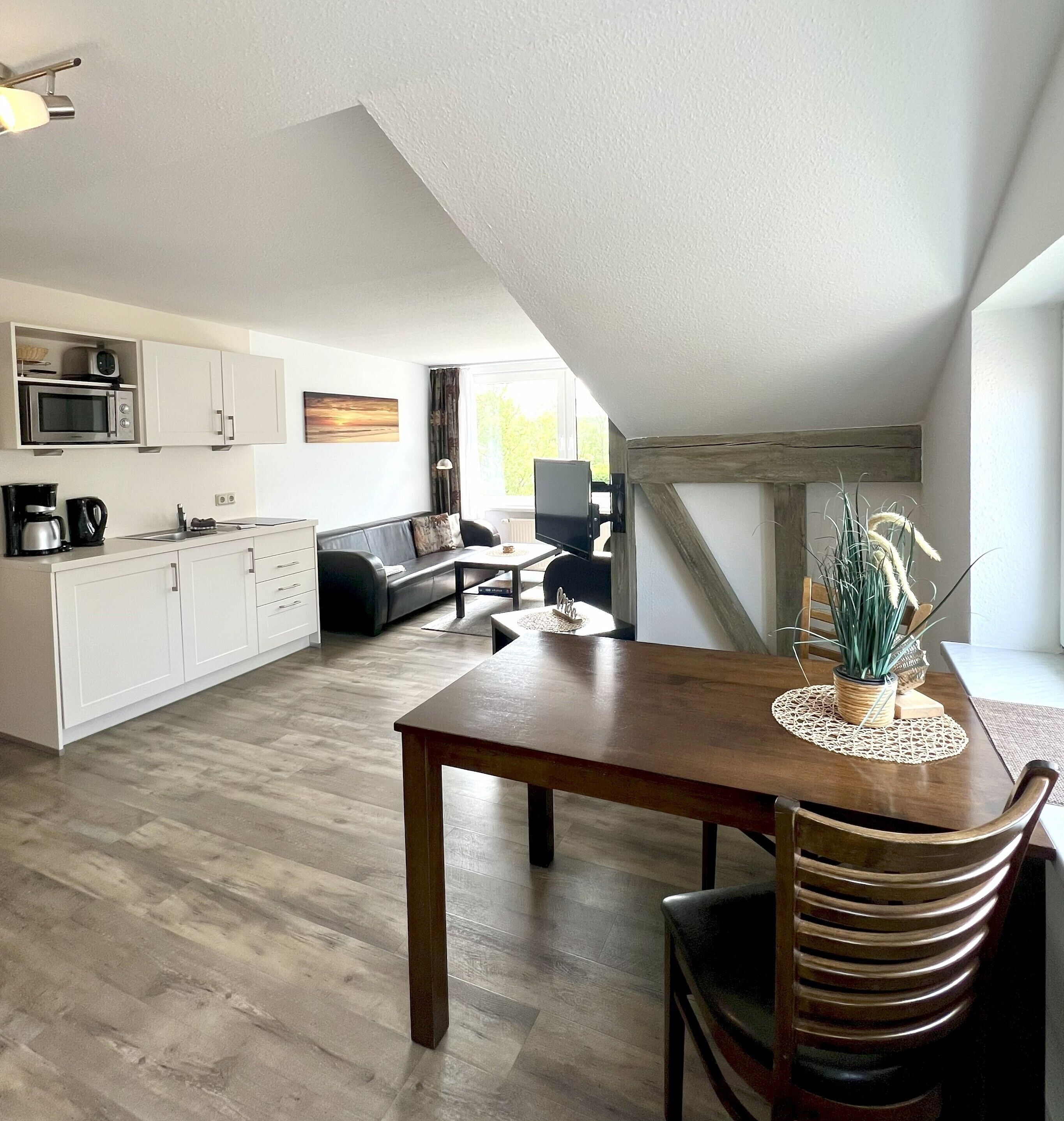 ألحفة محشوة بالريش وخزنة داخل الغرفة وواي فاي مجانًا وملاءات أسرّة