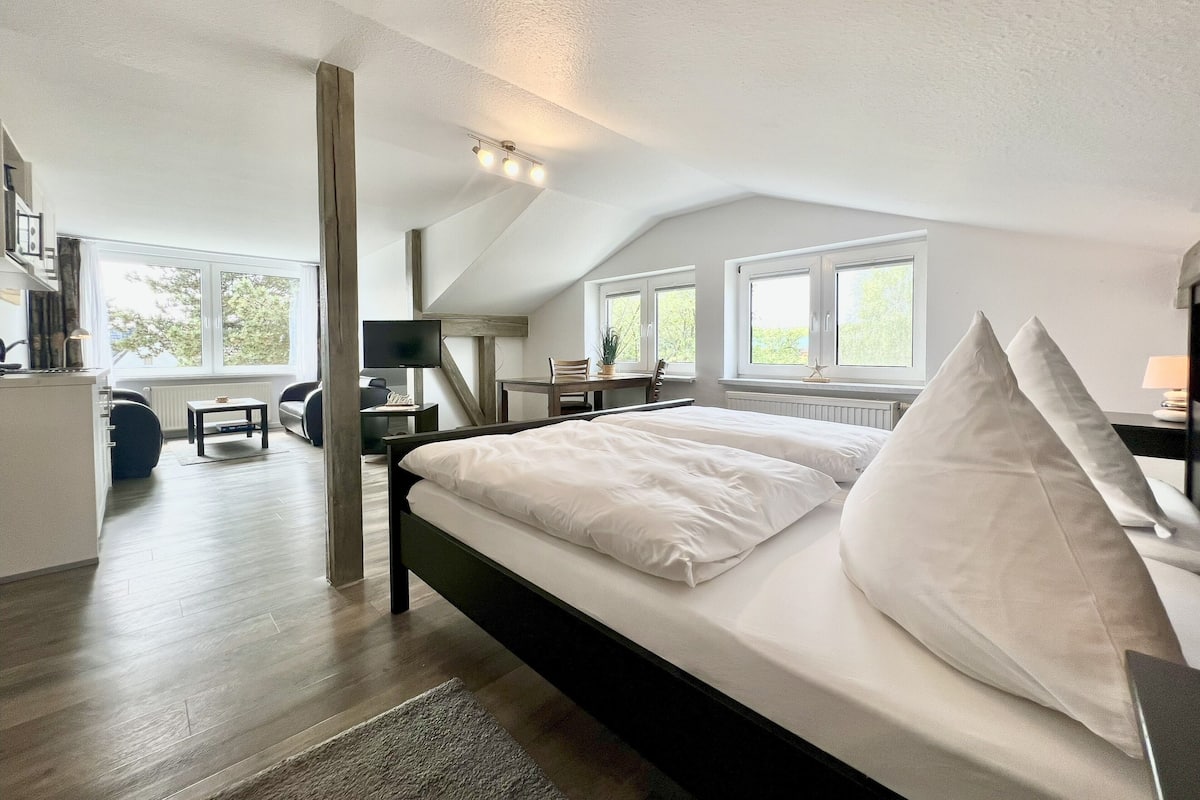 Comfort Studio | Down duvets, in-room safe, free WiFi, bed sheets