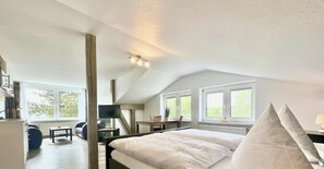 Cubrecamas, caja de seguridad en la habitación y wifi gratis