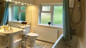 Casa, 3 camere da letto | Bagno | Combinazione doccia/vasca, set di cortesia gratuito, asciugamani