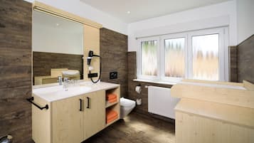 Family Suite, Non Smoking, Annex Building | Bathroom | Shower, hair dryer, towels, soap