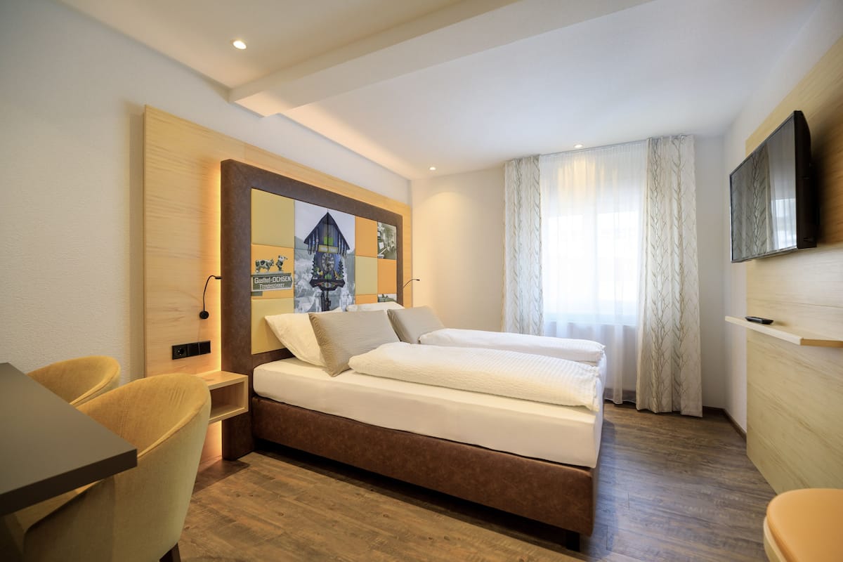 Habitación familiar, para no fumadores, en edificio contiguo | 1 habitación, ropa de cama hipoalergénica y escritorio