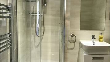Apartment, 2 Bedrooms | Bathroom shower