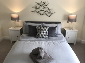 Apartment, 2 Bedrooms | 2 bedrooms, free WiFi, bed sheets - Riverside Apartment (Abingdon)