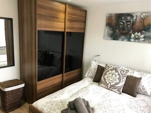 Apartment, 1 Bedroom | 1 bedroom, free WiFi, bed sheets - Salford Road Apartment (Oxford)