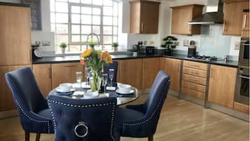 Apartment, 2 Bedrooms | Private kitchen | Fridge, microwave, oven, stovetop