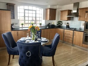 Apartment, 2 Bedrooms | Private kitchen | Fridge, microwave, oven, stovetop - The Brew Tower (Abingdon)
