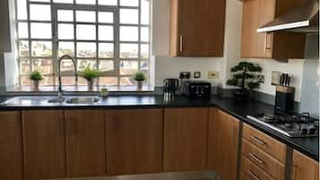 Apartment, 2 Bedrooms | Private kitchen | Fridge, microwave, oven, stovetop