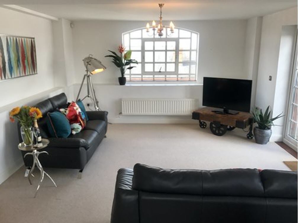 Apartment, 2 Bedrooms | Living room | Flat-screen TV