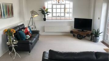 Apartment, 2 Bedrooms | Living room | Flat-screen TV