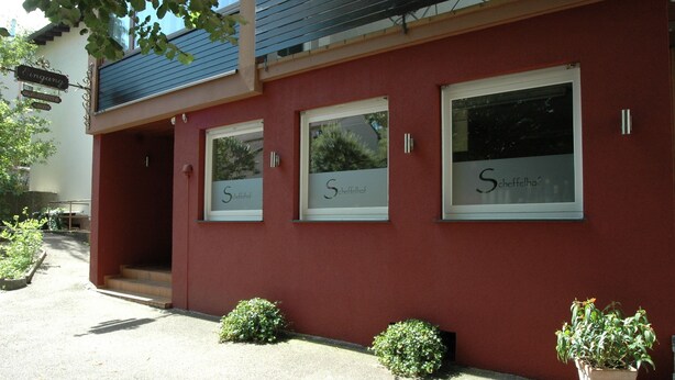 A building with three windows labeled "Scheffelhof". - Hotel Scheffelhof (Waldkirch)