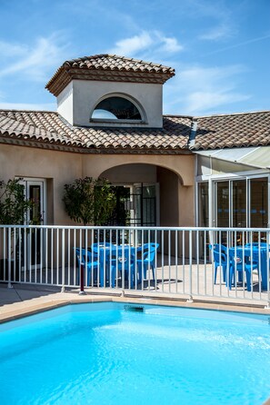 Outdoor dining - Hôtel Leukos (Leucate)