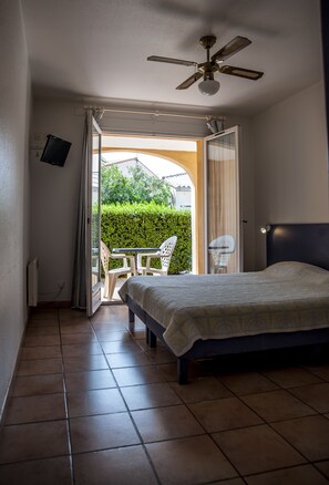 Caja de seguridad en la habitación y decoración personalizada 