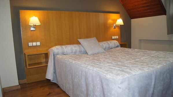 Studio, 1 Double or 2 Twin Beds | Soundproofing, free cribs/infant beds, free WiFi, bed sheets