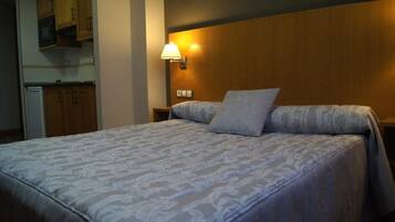 Estudio, 1 cama matrimonial o 2 camas individuales | 2 habitaciones, insonorización, cunas gratuitas y wifi gratis