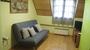 Apartment, 2 Bedrooms | Living room