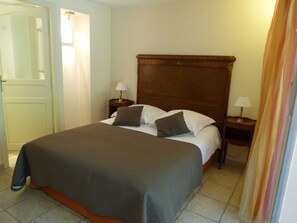 Double Room (Bignone) | Blackout drapes, soundproofing, iron/ironing board, cribs/infant beds