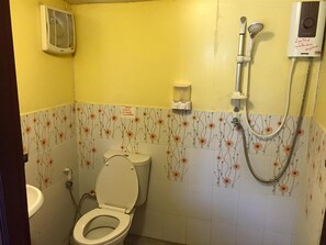 Standard Bungalow | Bathroom