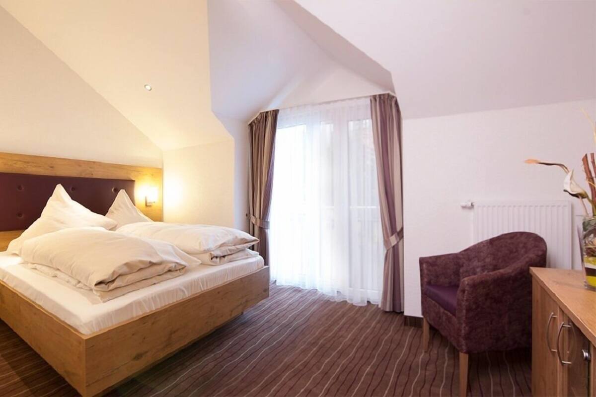 Desk, WiFi (free), bed sheets